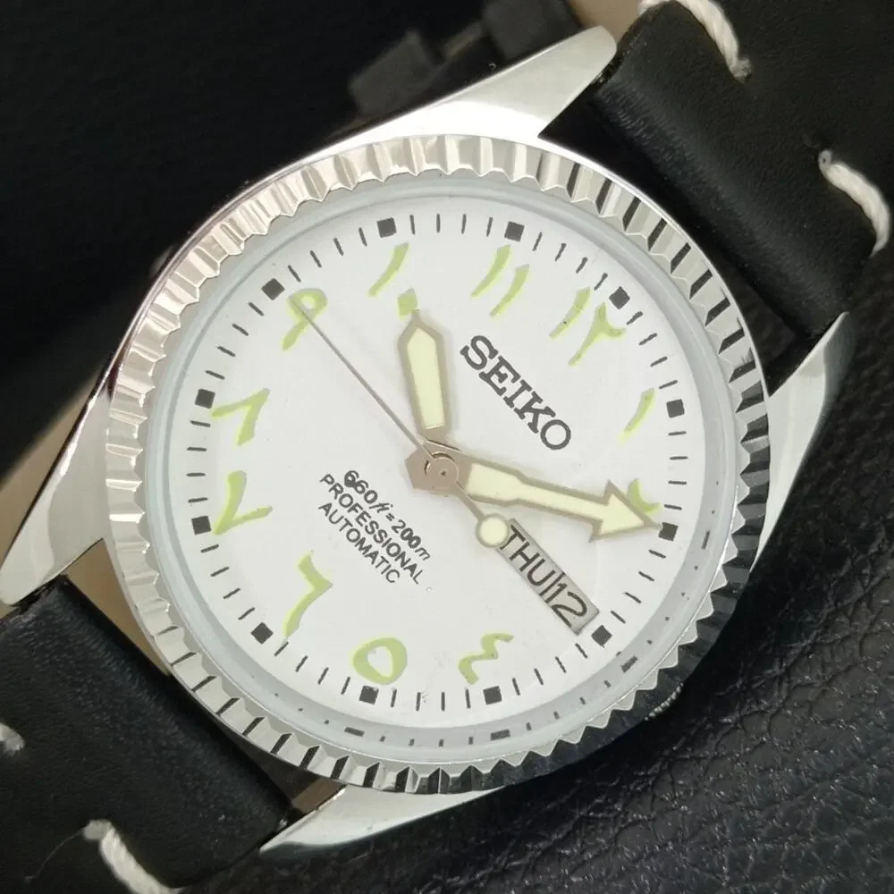 Vintage 1980 Seiko Automatic Mens Silver Watch W/daydate & Green Accents